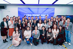 走进标杆现场，共探AI转型——凯发K8国际携手企业高管参访埃森哲智能运营中心